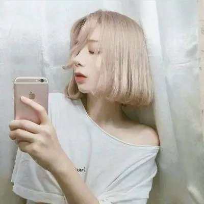 与一位女士合影